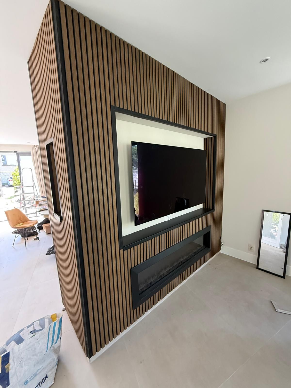 Afgewerkte houtlook cinewall