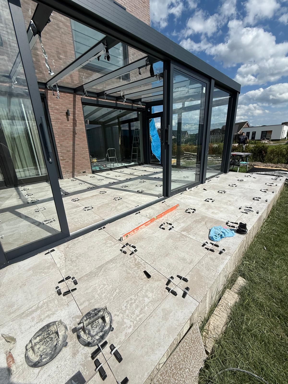Serre en terrasvloer in uitvoering