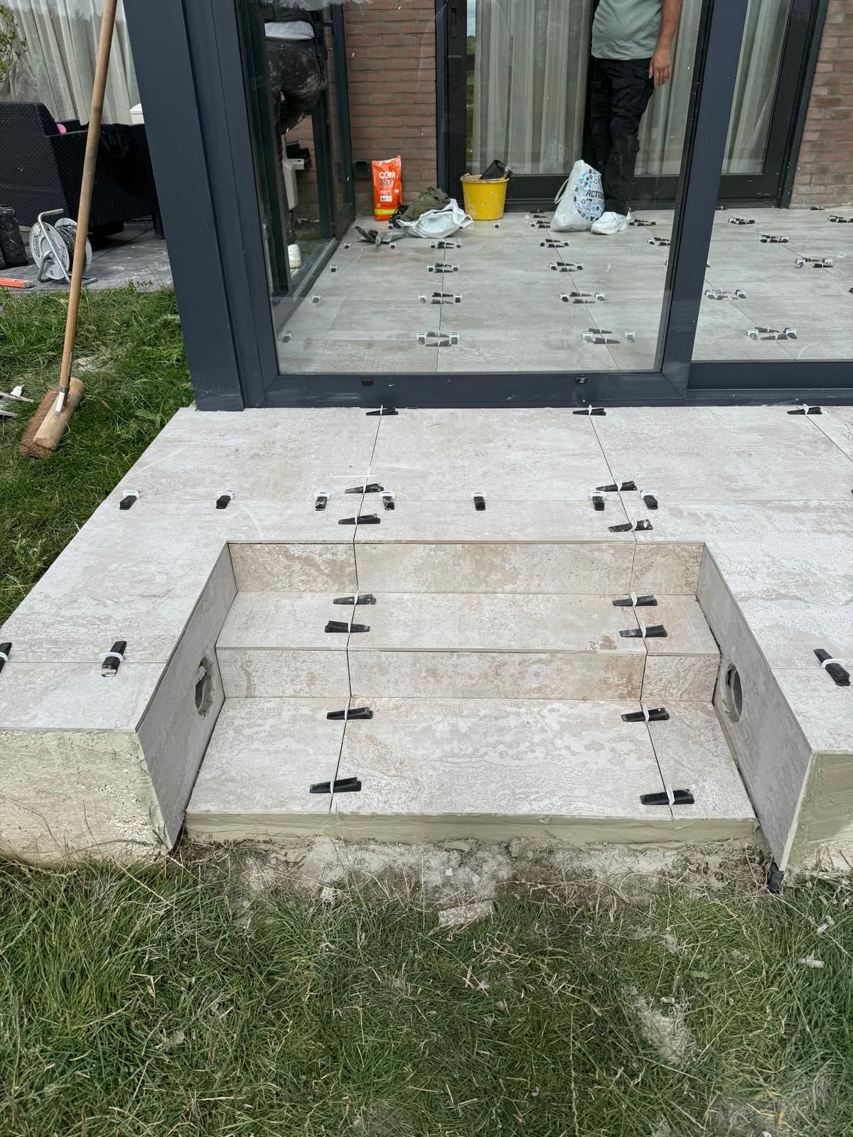 Buitentrap met tegelwerk